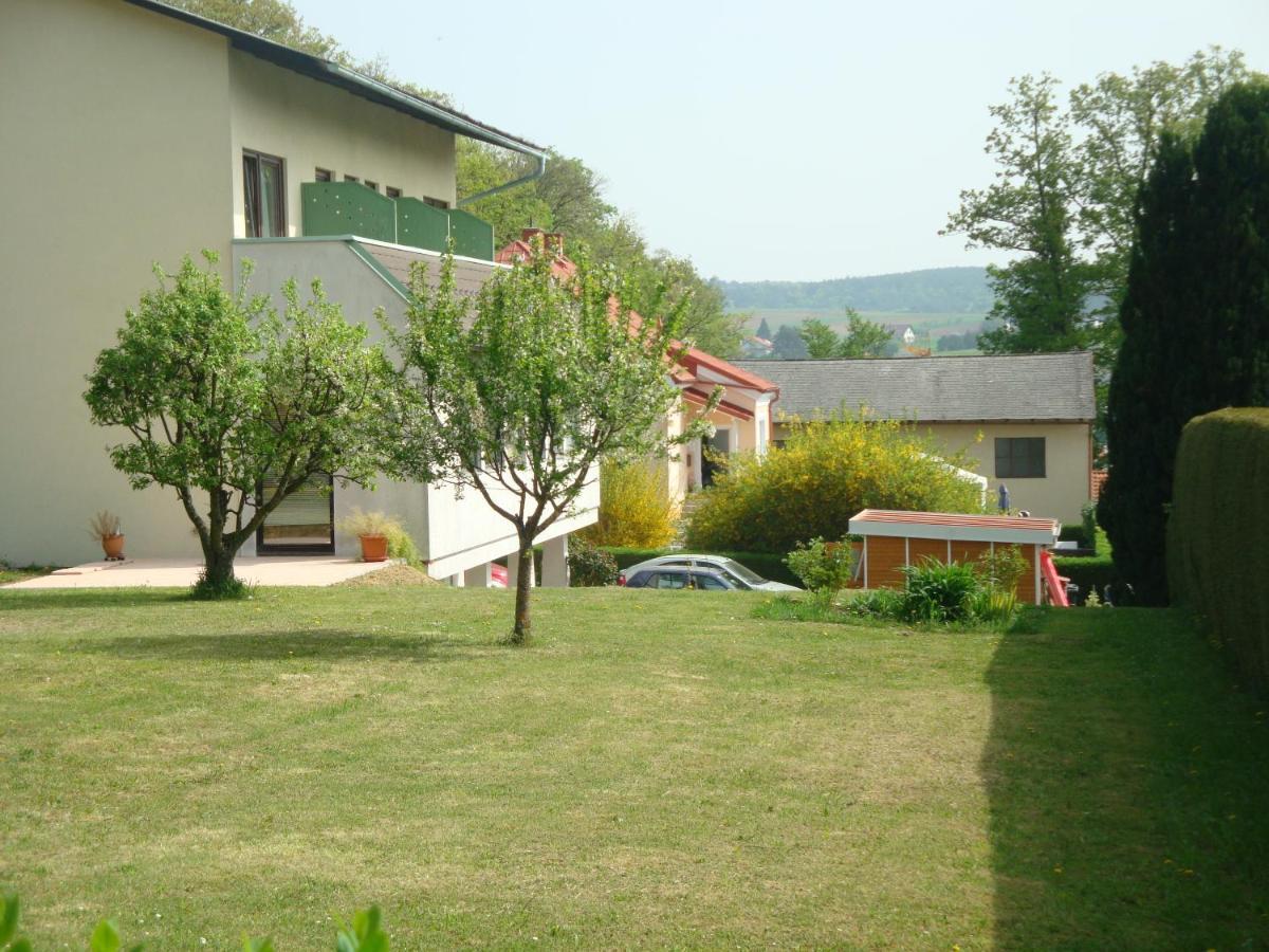 バート・タッツマンスドルフ Haus Camelia Bed & Breakfast エクステリア 写真